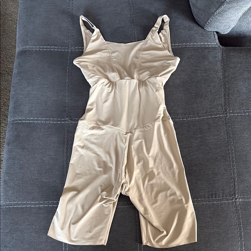 Women's Cream Shapewear Bodysuit. S